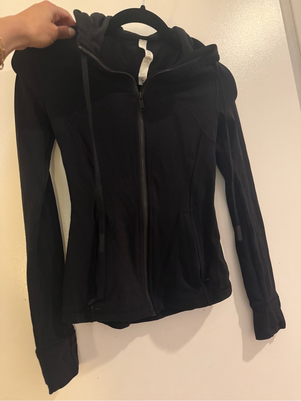 Lululemon Define - Black Size 2- Hood- great condition